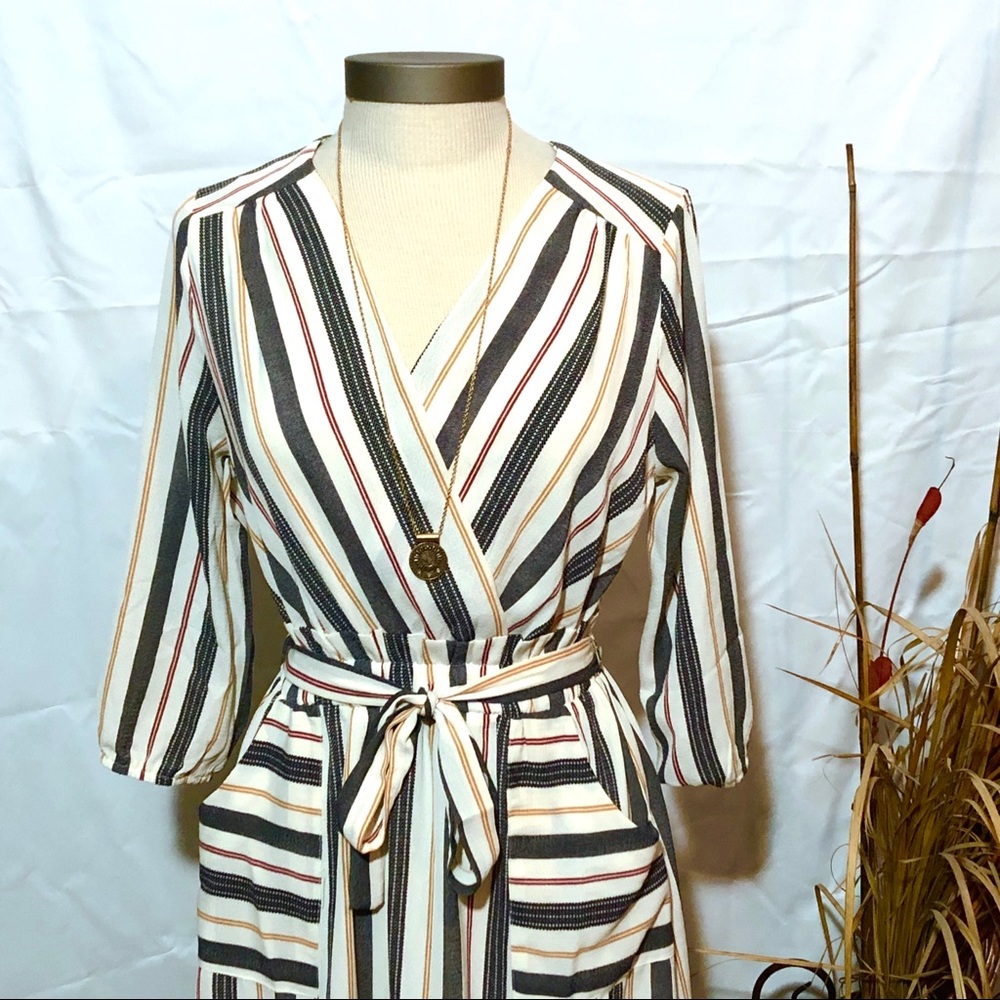 NEW❗️👗V-neck Lines Belted Midi Dress